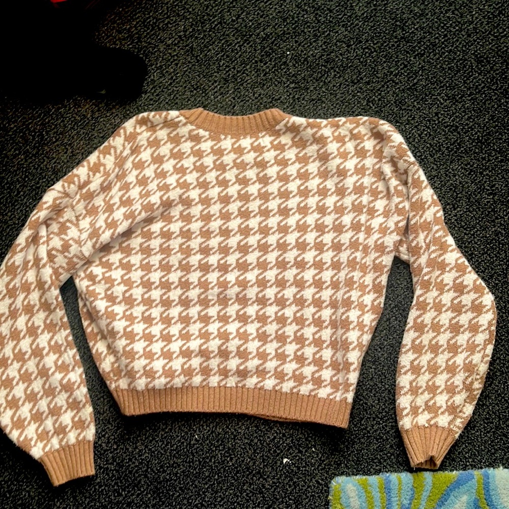 Size 12 beige a white sweater